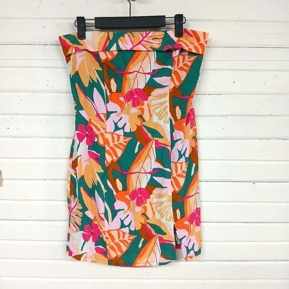 Forever 21 Dresses & Skirts - Forever 21 NWT Medium Tropical Print Mini Tube Dress
